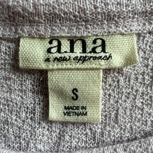 3/$27 Women's Ana Textured Top, Short  Cap Sleeves,  Lilac, size Small - Picture 6 of 9